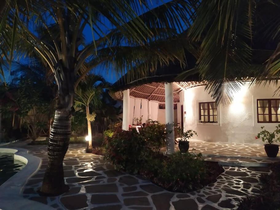 Twiga House Resort Piscina ☆☆☆☆☆ Pearl Beach Watamu Exterior foto